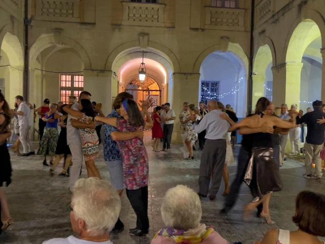 Le Cherche Midi - Centre Historique D'uzès *